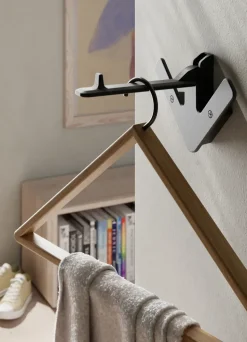 Arrow hanger, black