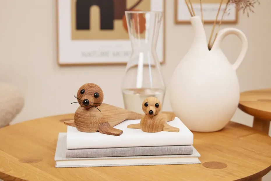 Baby seal decoration, Oak