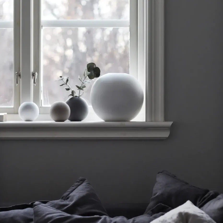 Ball vase white, 20 cm