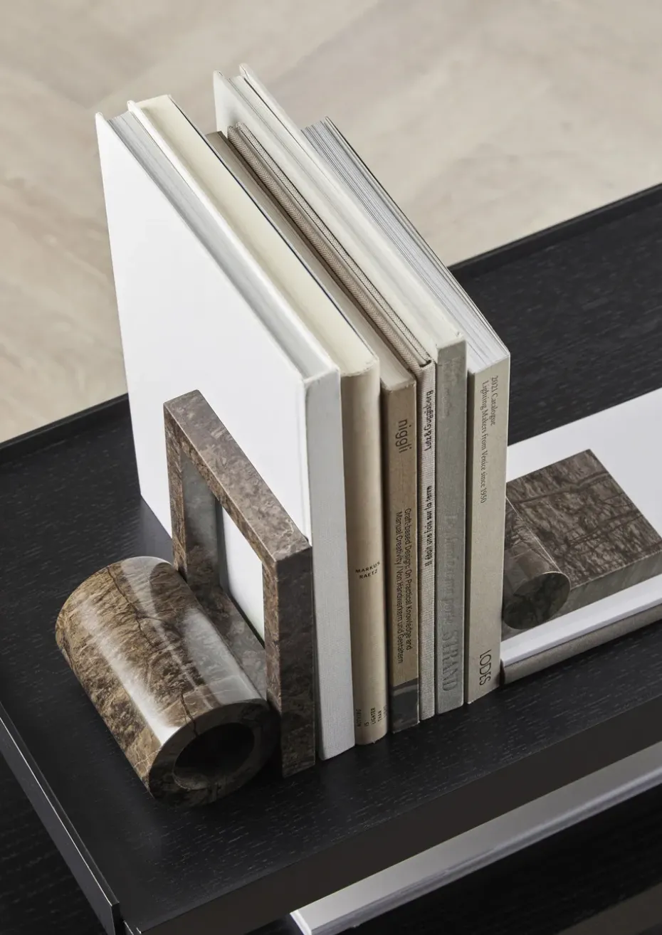 Booknd book support marble, Brown