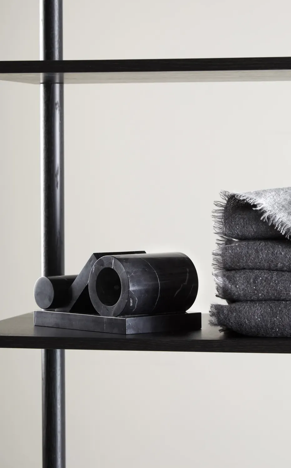 Booknd book support marble, Black