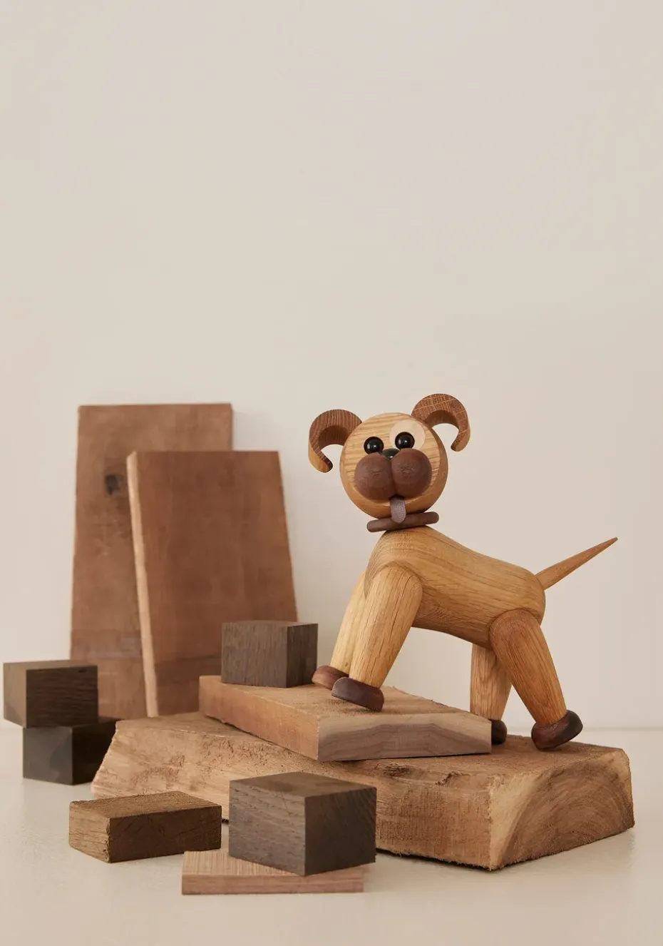 Buddy Dog decoration 20.5 cm, Oak