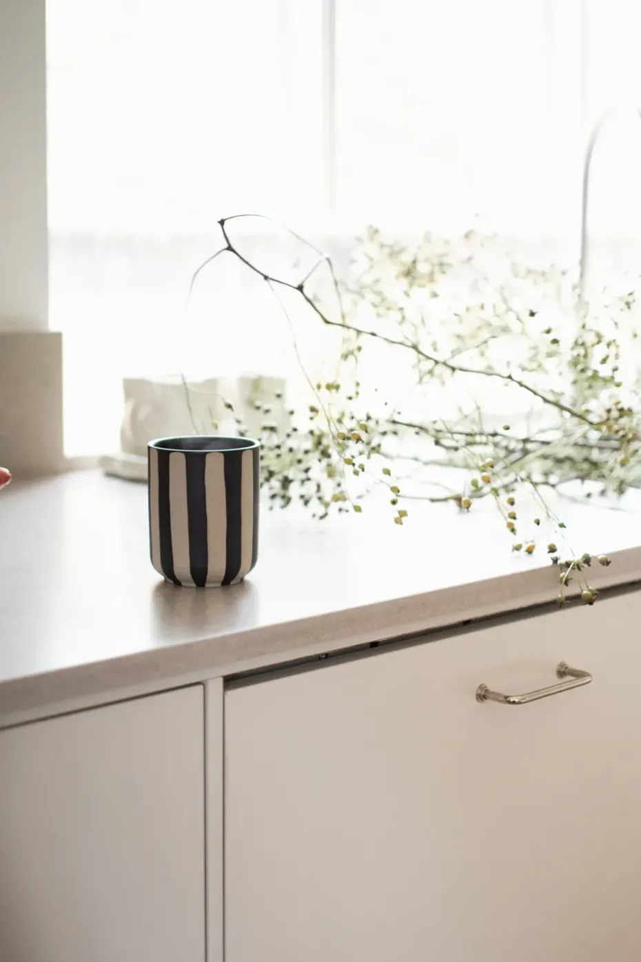 Burn scented candle 60 h, Stripe black