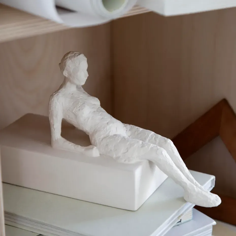 Character sculpture, The attentive one