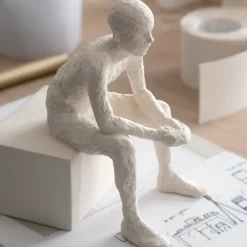 Character sculpture, The reflective one