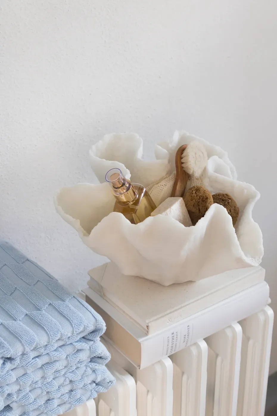 Coral decorative bowl, Off-white