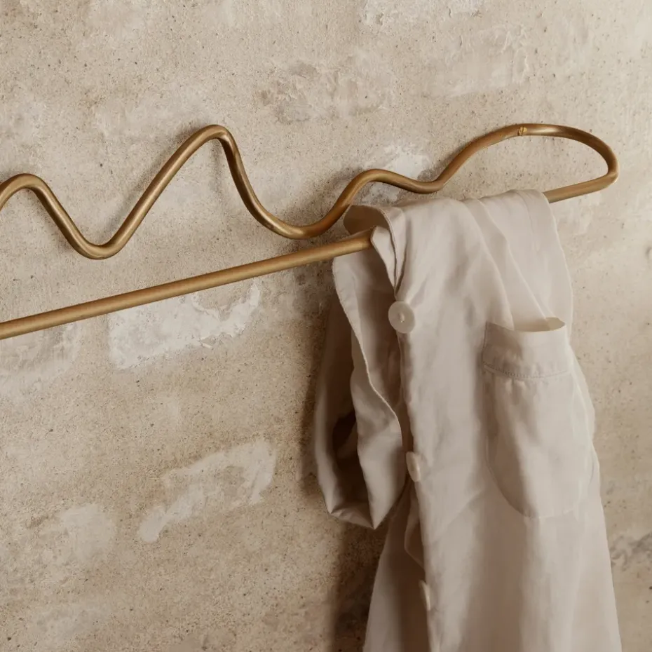 Curvature towel hanger, brass
