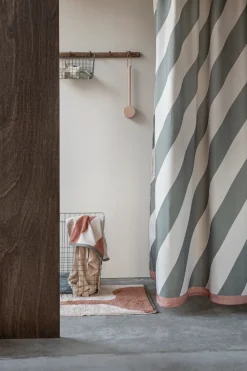 Diagonal shower curtain 150x200 cm, Dark olive