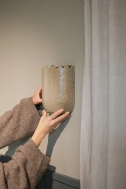 Flowery wall pot 19 cm, Beige