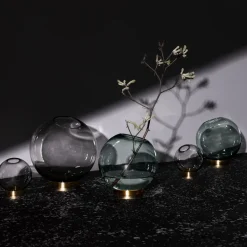 Globe vase large, black-brass