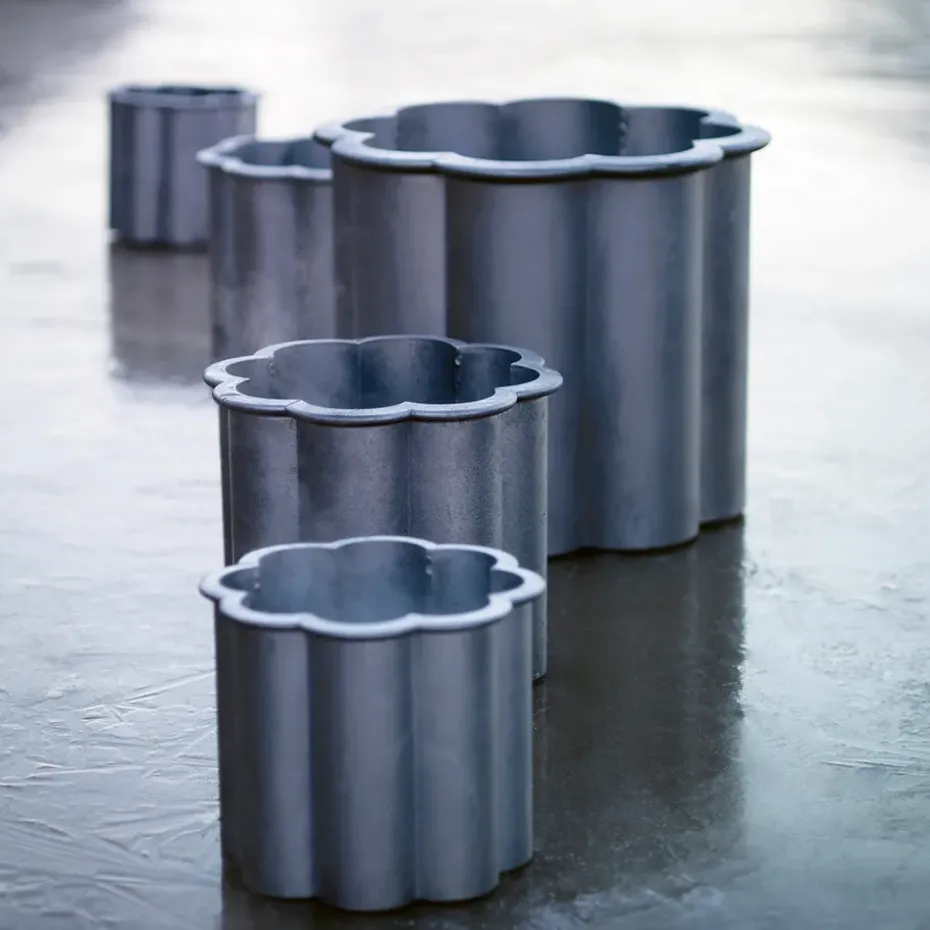Gråsippa plant pot, Aluminum sand-casted, no. 3 Ø62 cm
