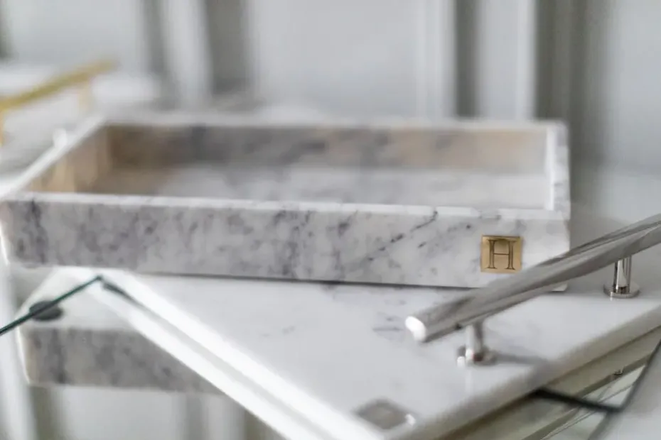 Hilke Collection tray with edge 30x15 cm, White marble