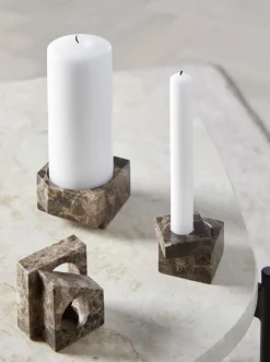 Jeu de dés 2 candle holder marble, Brown
