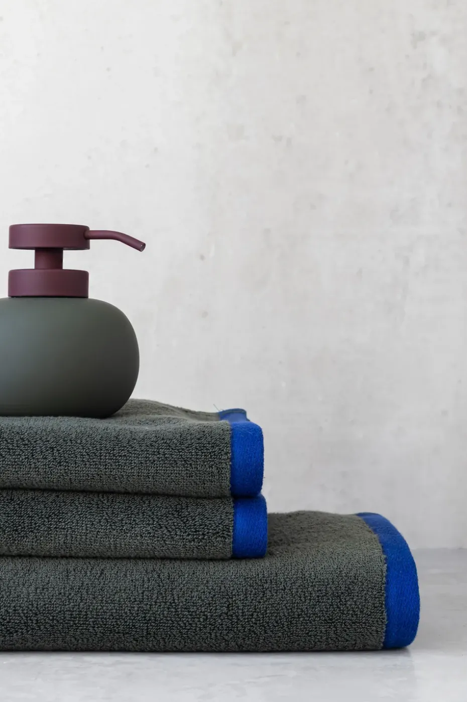 Lotus play soap pump low, incl. 2 pump heads, Dark olive