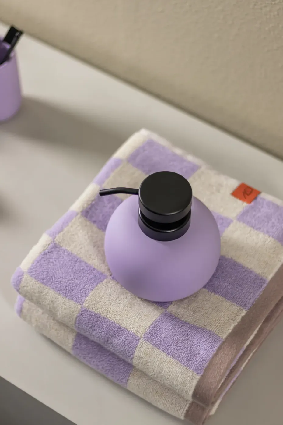 Lotus soap dispenser, Light lilac