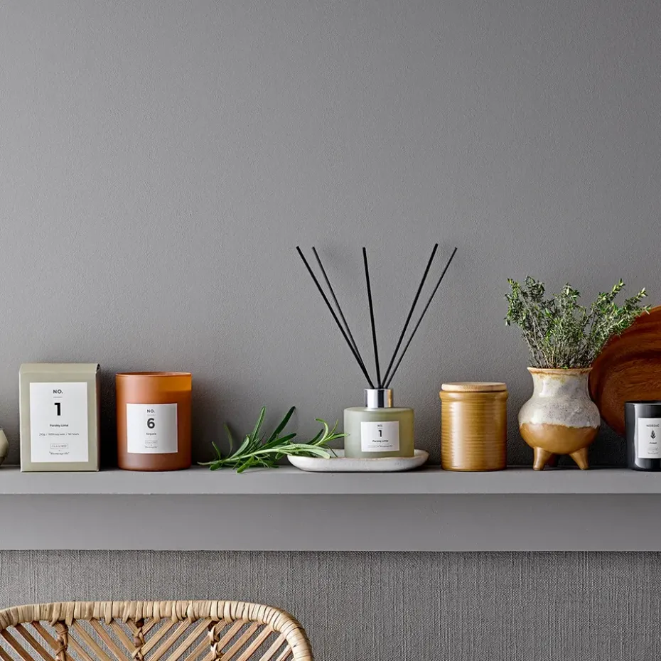 NO. 6 Sequoia scented candle, 200 g + giftbox