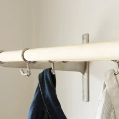 Nostalgi Hook rack, Aluminium, white stand