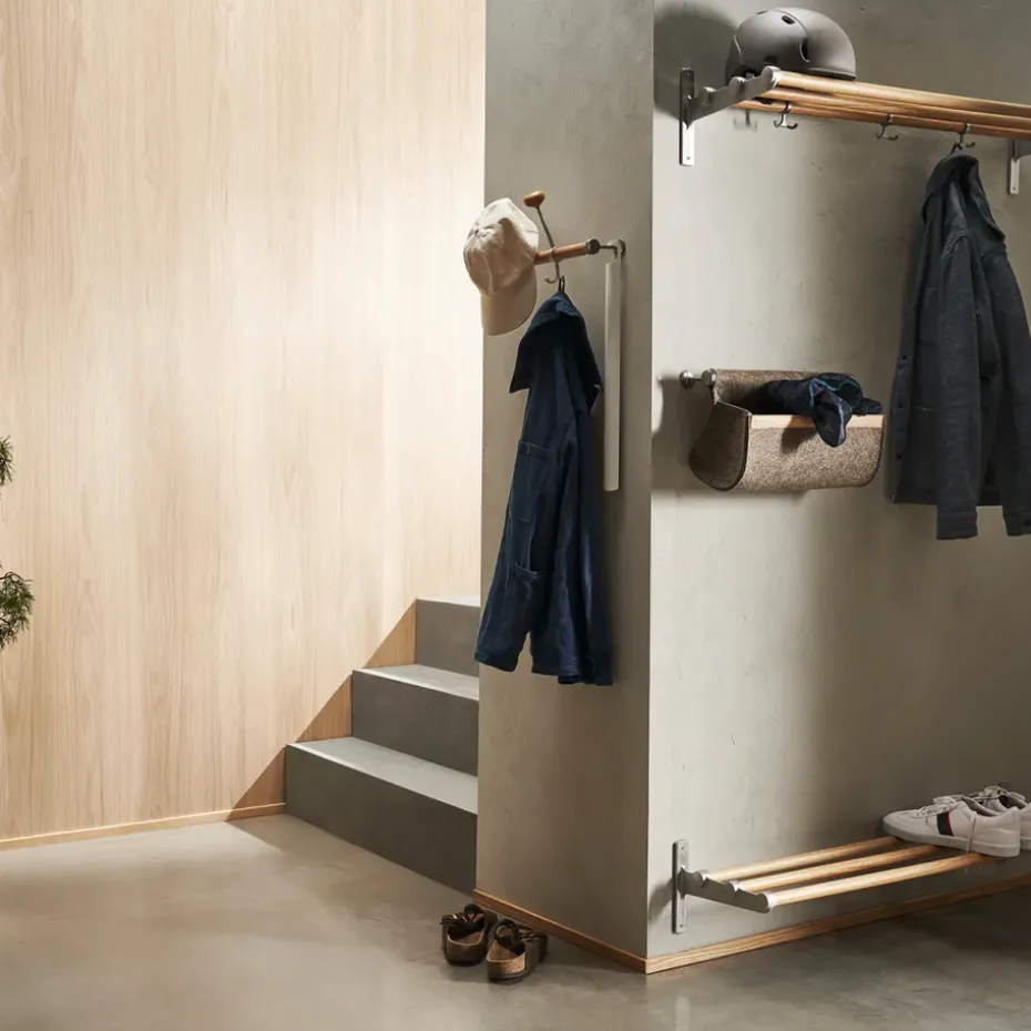 Nostalgi Shoe or hat shelf, White, black stand