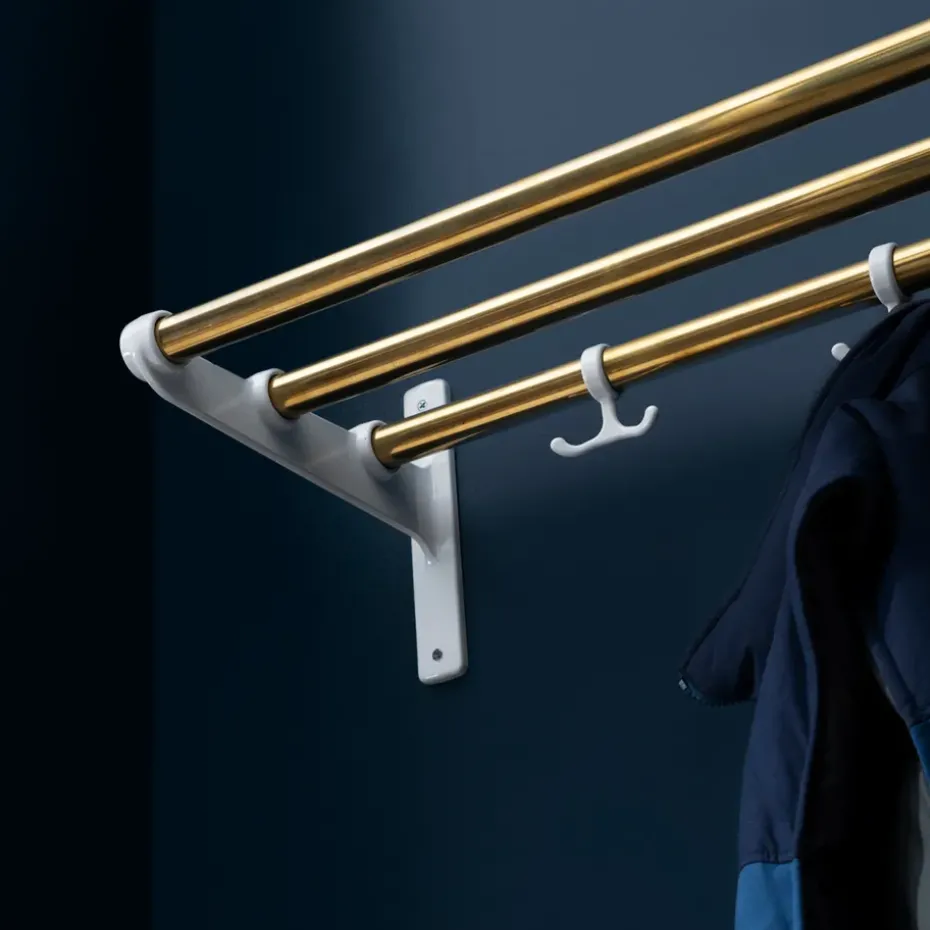 Nostalgi Shoe or hat shelf, Walnut, aluminium stand