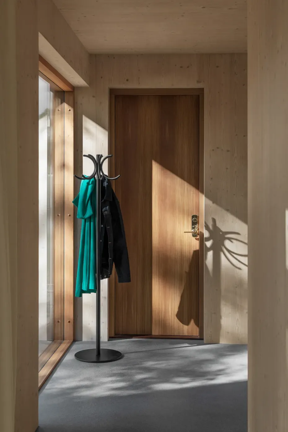 S70-12 coat rack, Black texture
