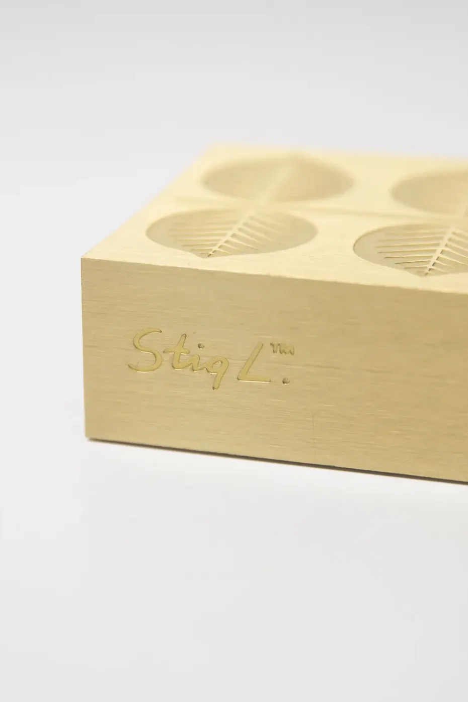 Stig L Berså matchbox 6,8x12 cm, Gold