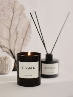 Tell Me More scented candle 48 h, Voyager