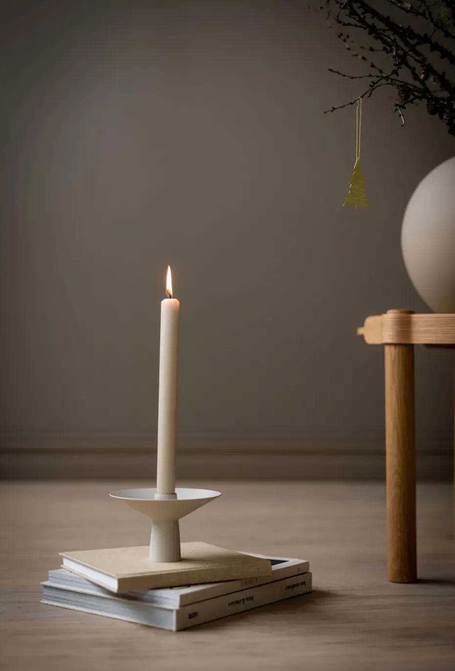 Uma candle sticks, Sand
