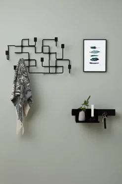 Underground hanger, Black-black stained oak