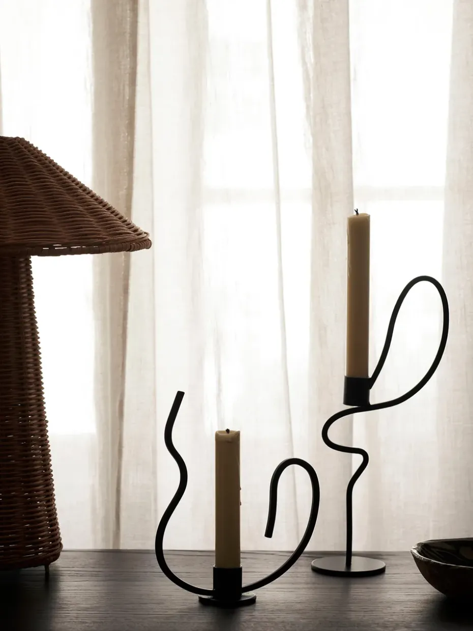 Valse candlestick low, Black