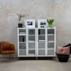 Volt display cabinet 190 cm white lacquer, Details in stainless steel